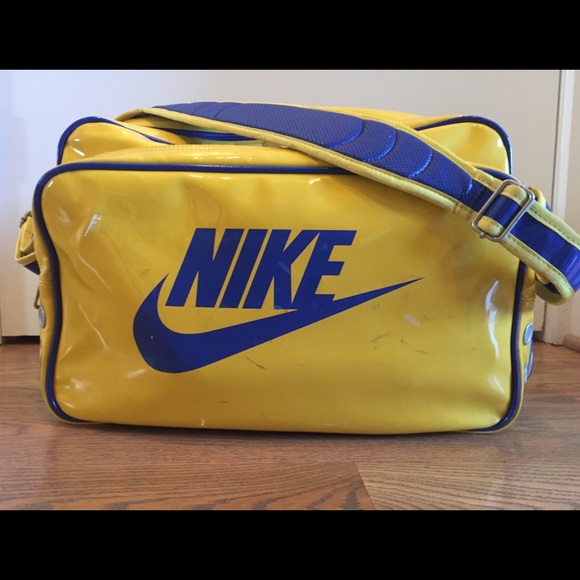 Nike Handbags - Retro-style over the shoulder Nike gym bag